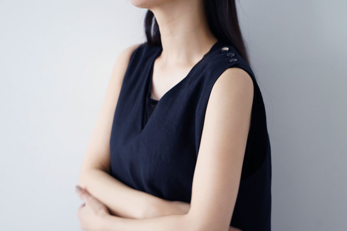 Mochi モチ linen v-neck dress [black] フレンチリネンVネックドレス