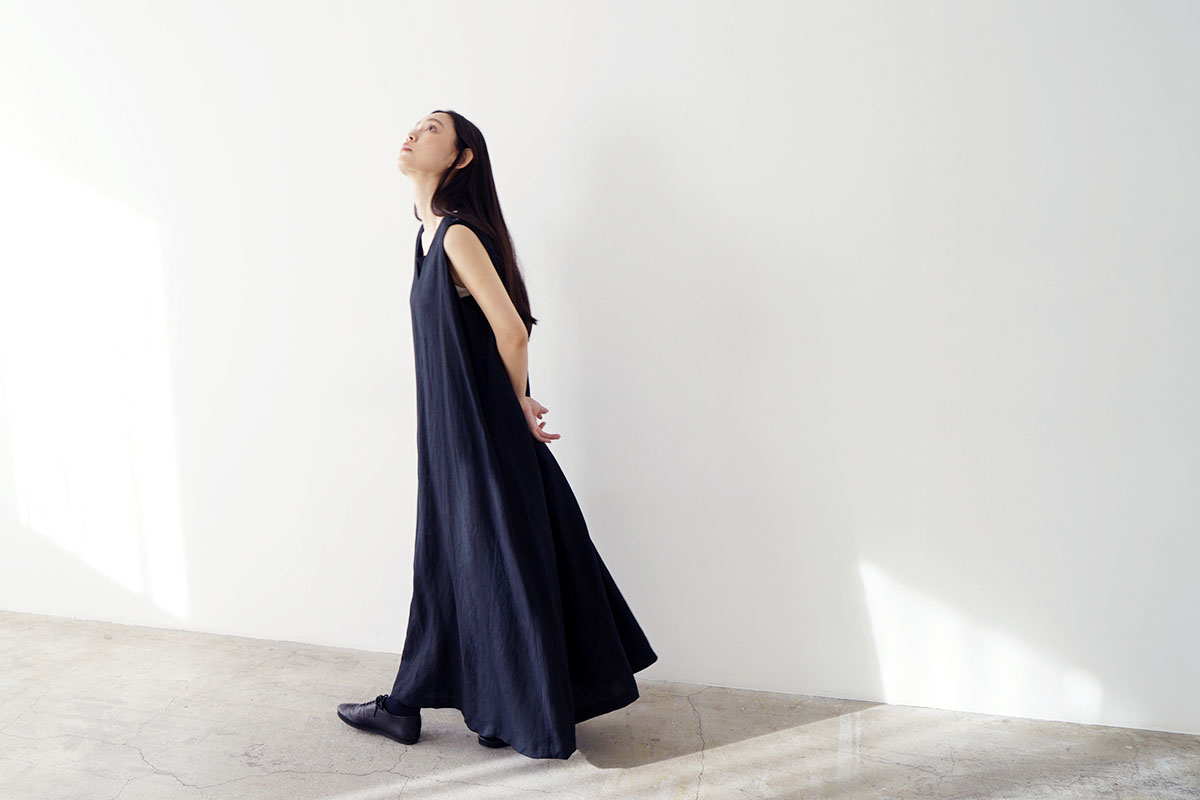 Mochi モチ linen v-neck dress [black] フレンチリネンVネックドレス