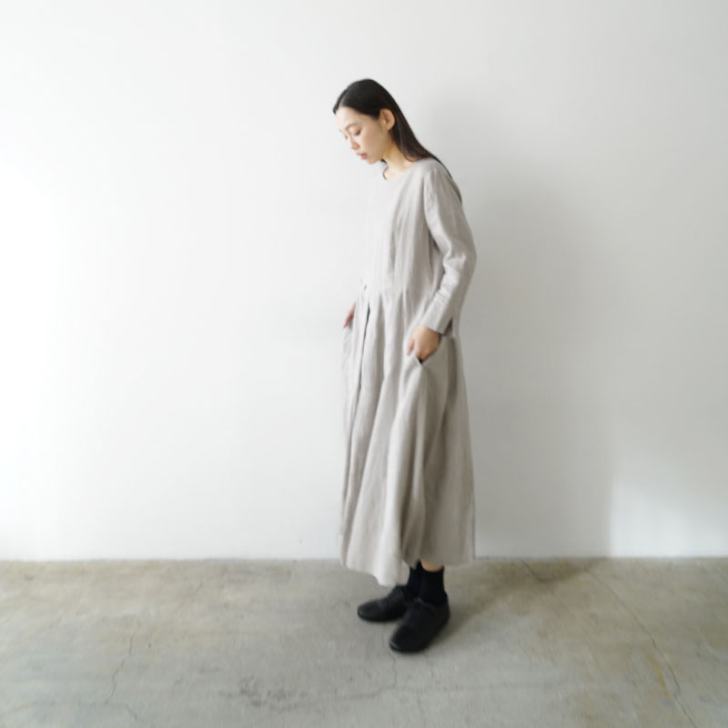 Mochi モチ tuck dress [sand] フレンチリネンタックドレス