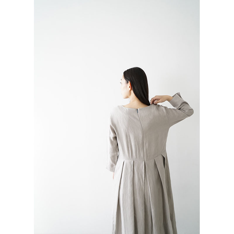 Mochi モチ tuck dress [sand] フレンチリネンタックドレス