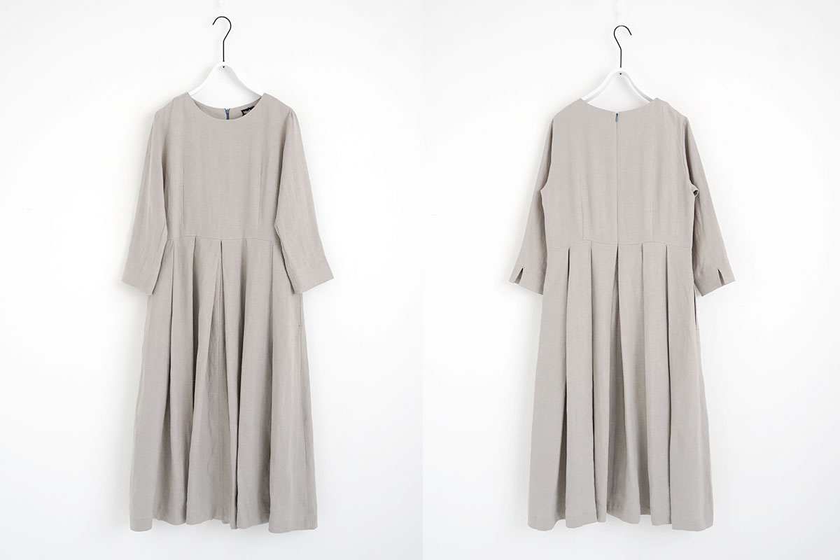 Mochi モチ tuck dress [sand] フレンチリネンタックドレス
