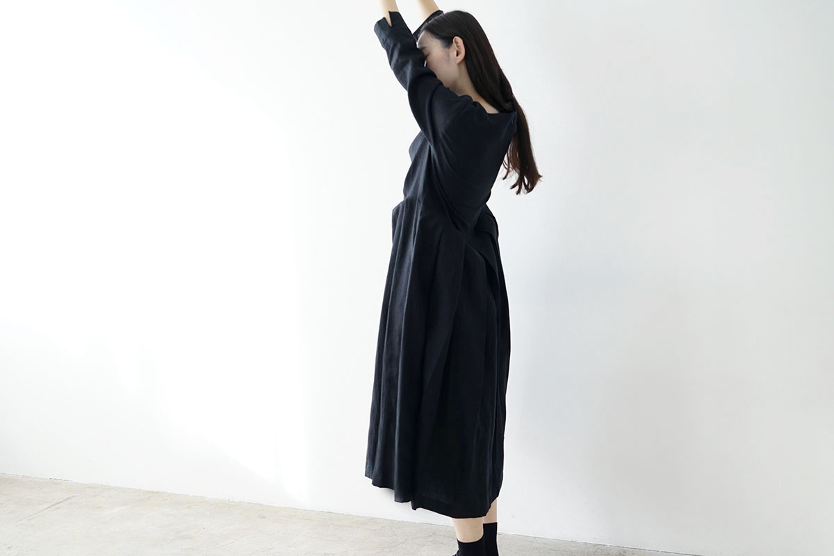 Mochi モチ tuck dress [black] フレンチリネンタックドレス