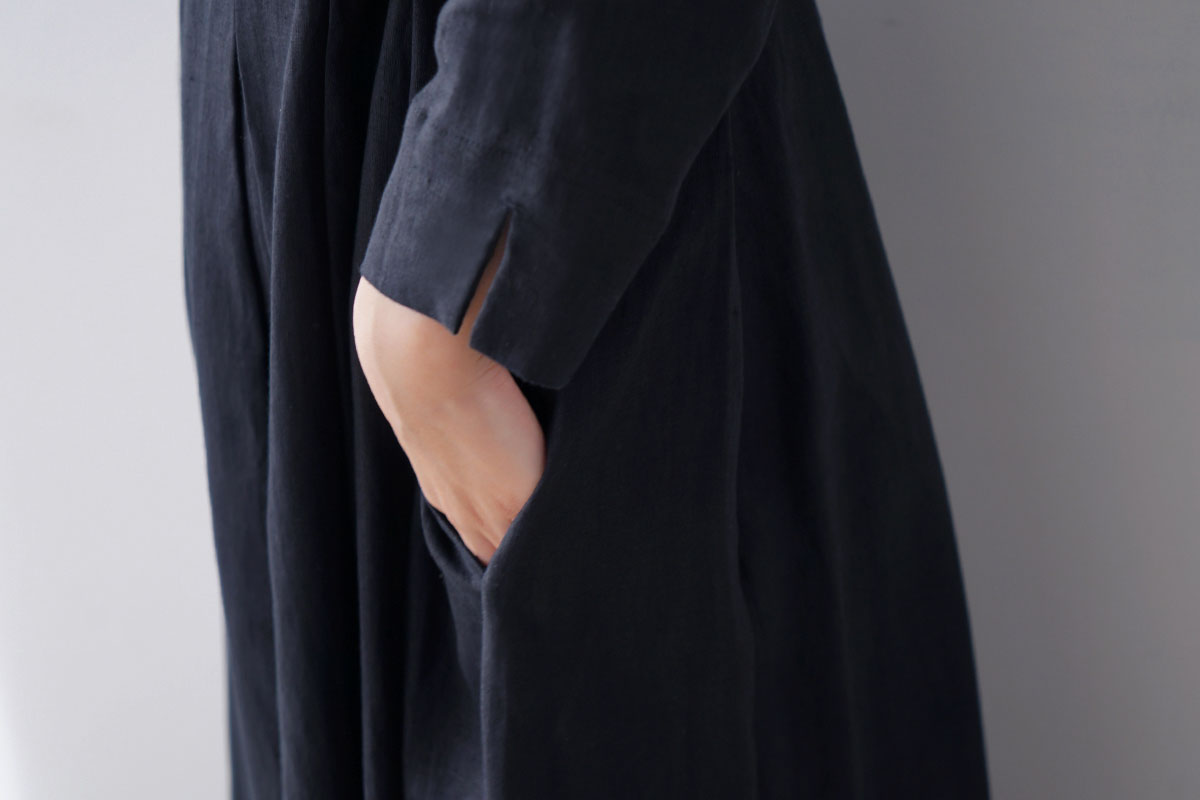 Mochi モチ tuck dress [black] フレンチリネンタックドレス