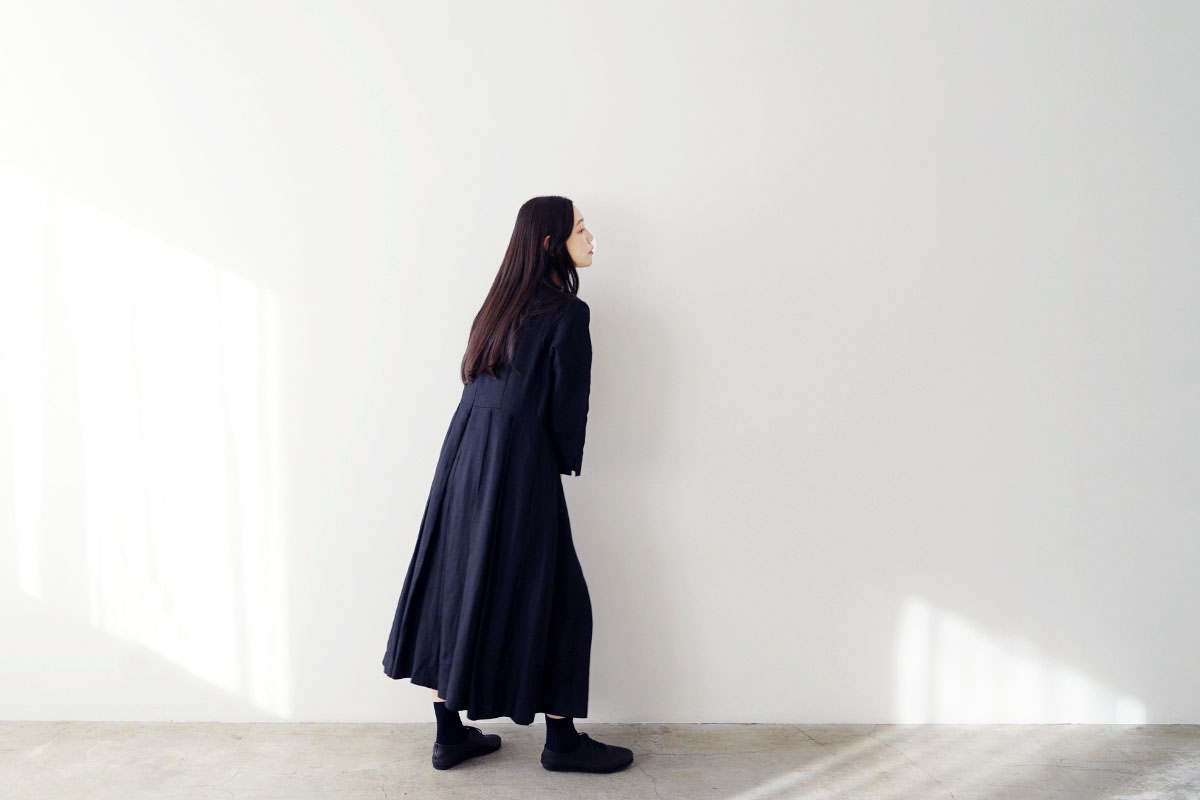 Mochi モチ tuck dress [black] フレンチリネンタックドレス