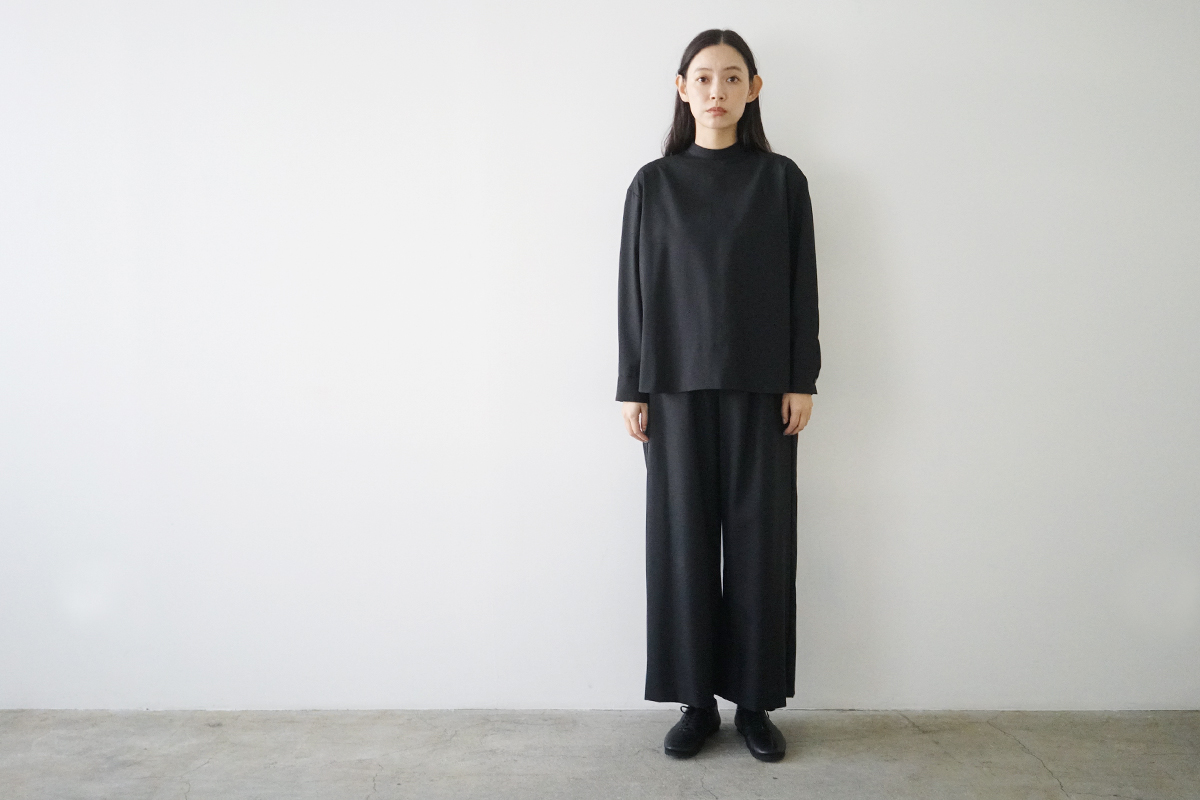 Mochi モチ petit high necked shirt [black] ハイネックシャツ