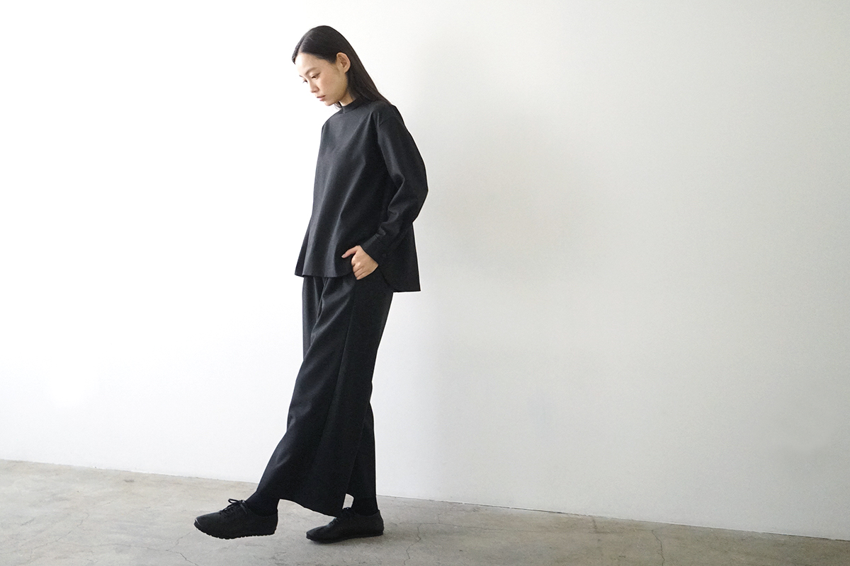 Mochi モチ petit high necked shirt [black] ハイネックシャツ