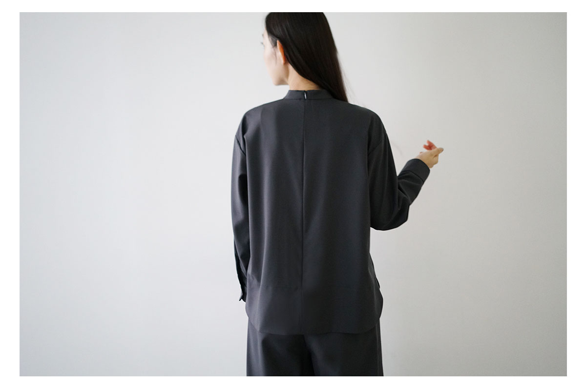 Mochi モチ petit high necked shirt [dark moss grey] ハイネックシャツ