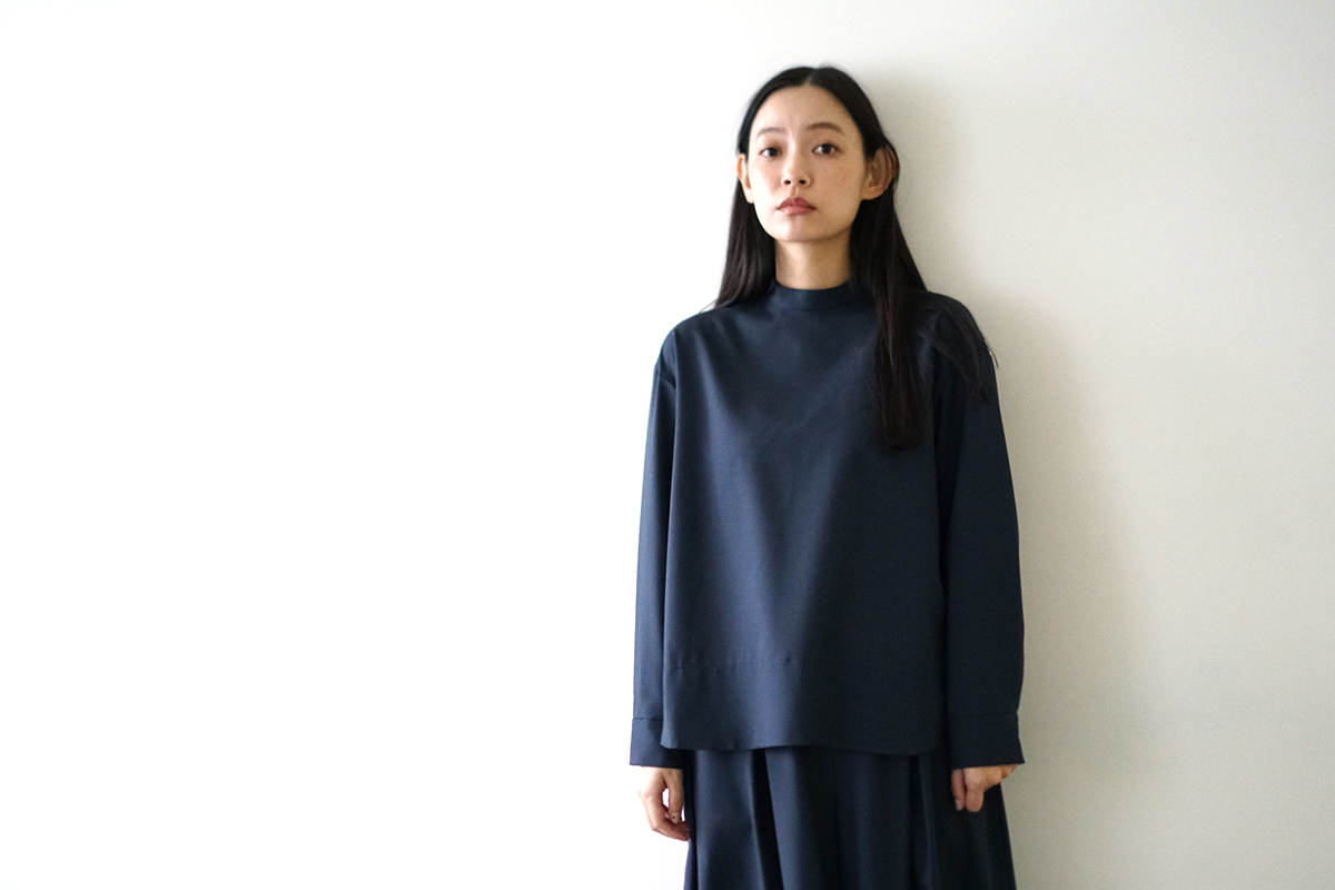 Mochi モチ petit high necked shirt [deep blue] ハイネックシャツ