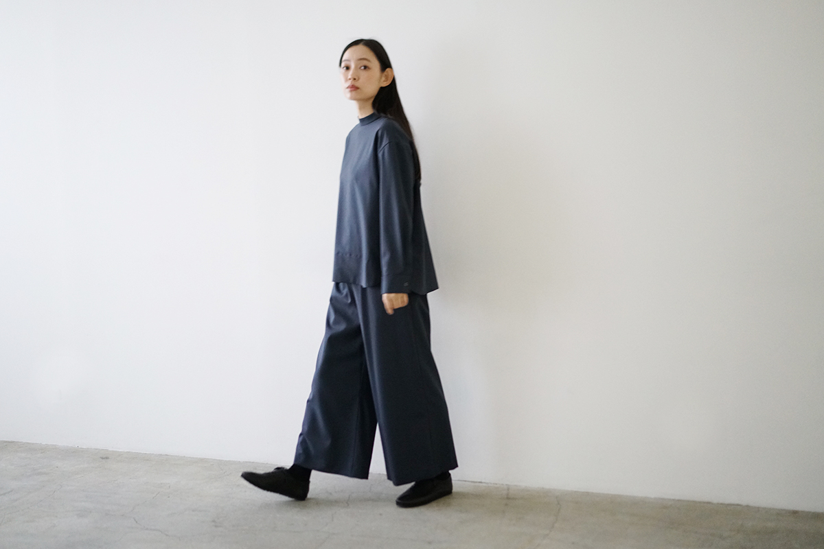 Mochi モチ petit high necked shirt [deep blue] ハイネックシャツ