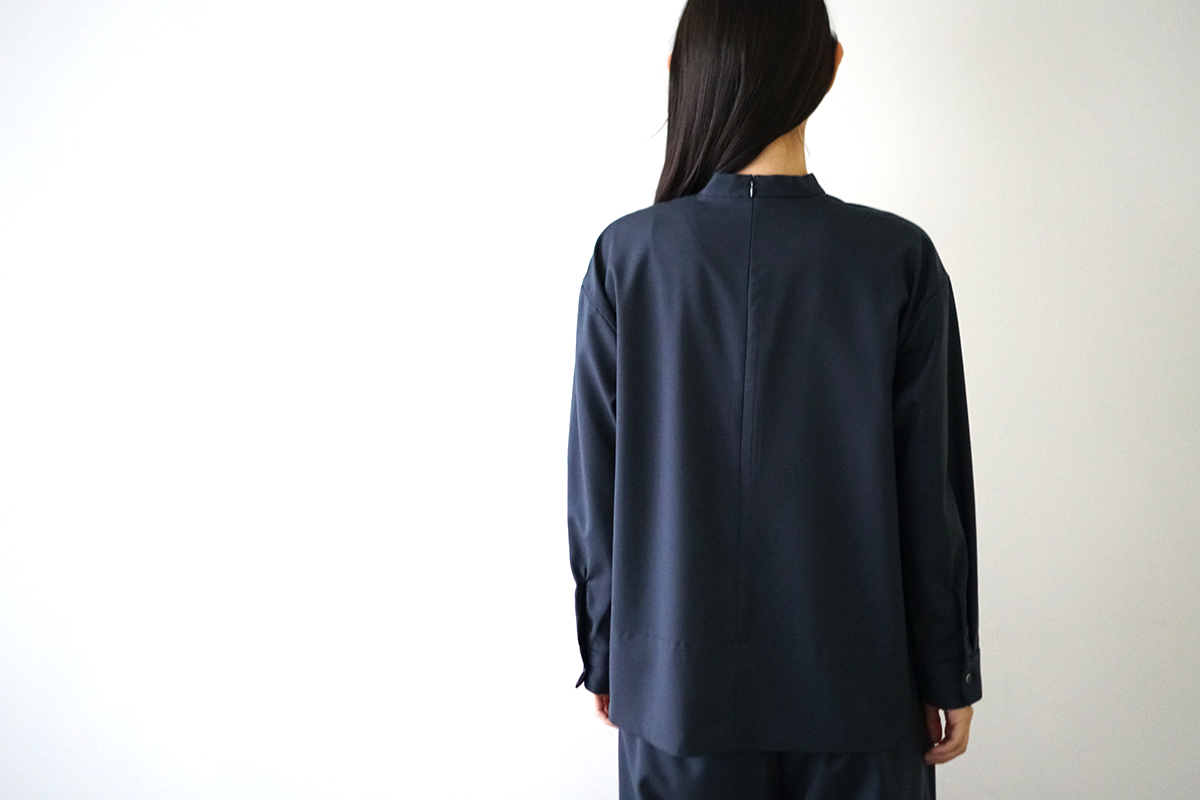 Mochi モチ petit high necked shirt [deep blue] ハイネックシャツ