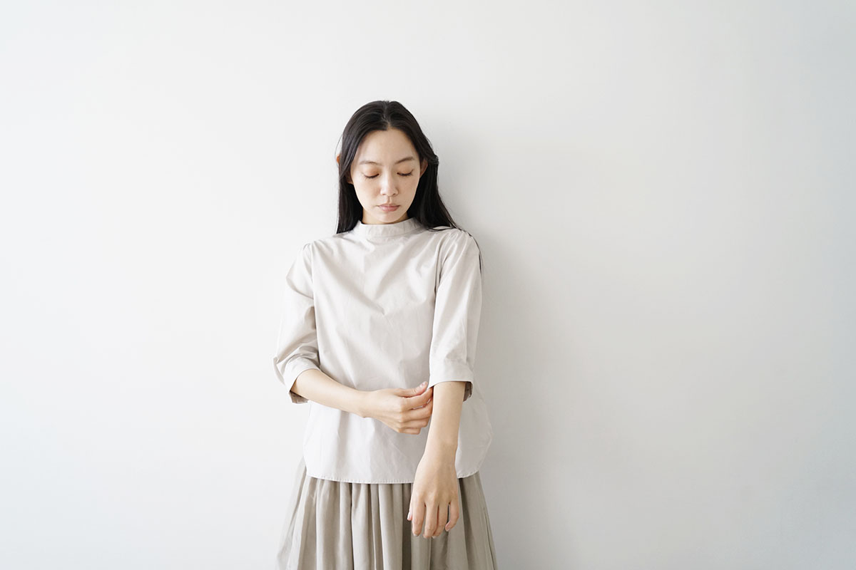 Mochi モチ mock neck blouse [sand beige] モックネックブラウス