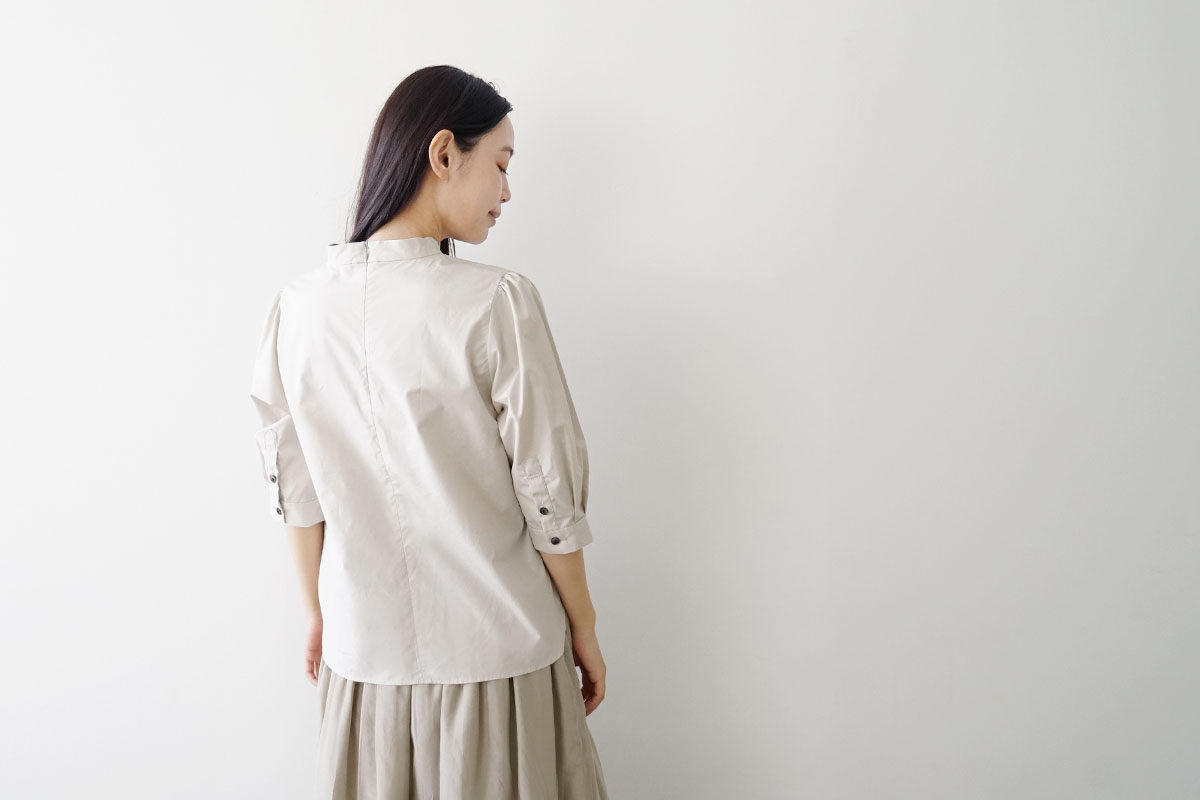 Mochi モチ mock neck blouse [sand beige] モックネックブラウス