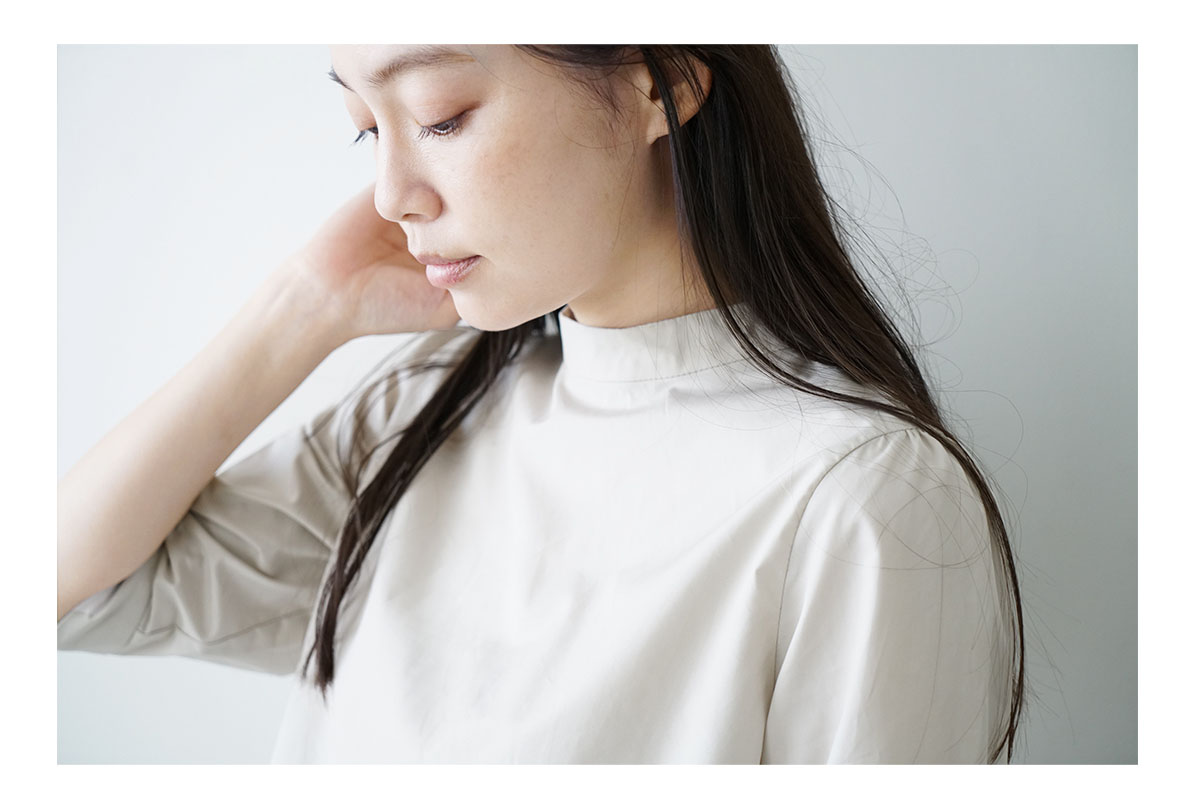 Mochi モチ mock neck blouse [sand beige] モックネックブラウス