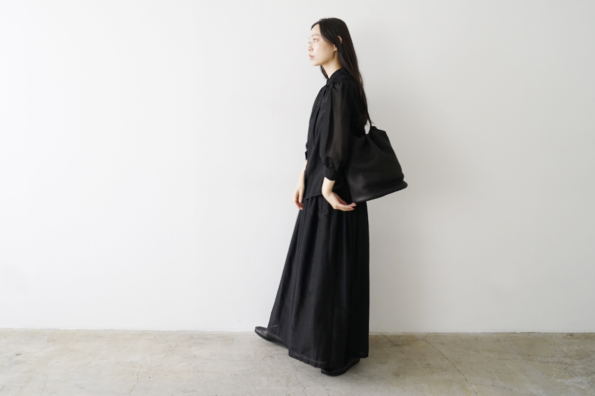 Mochi モチ ellipse bag [black] 鹿革 巾着ショルダーバッグ