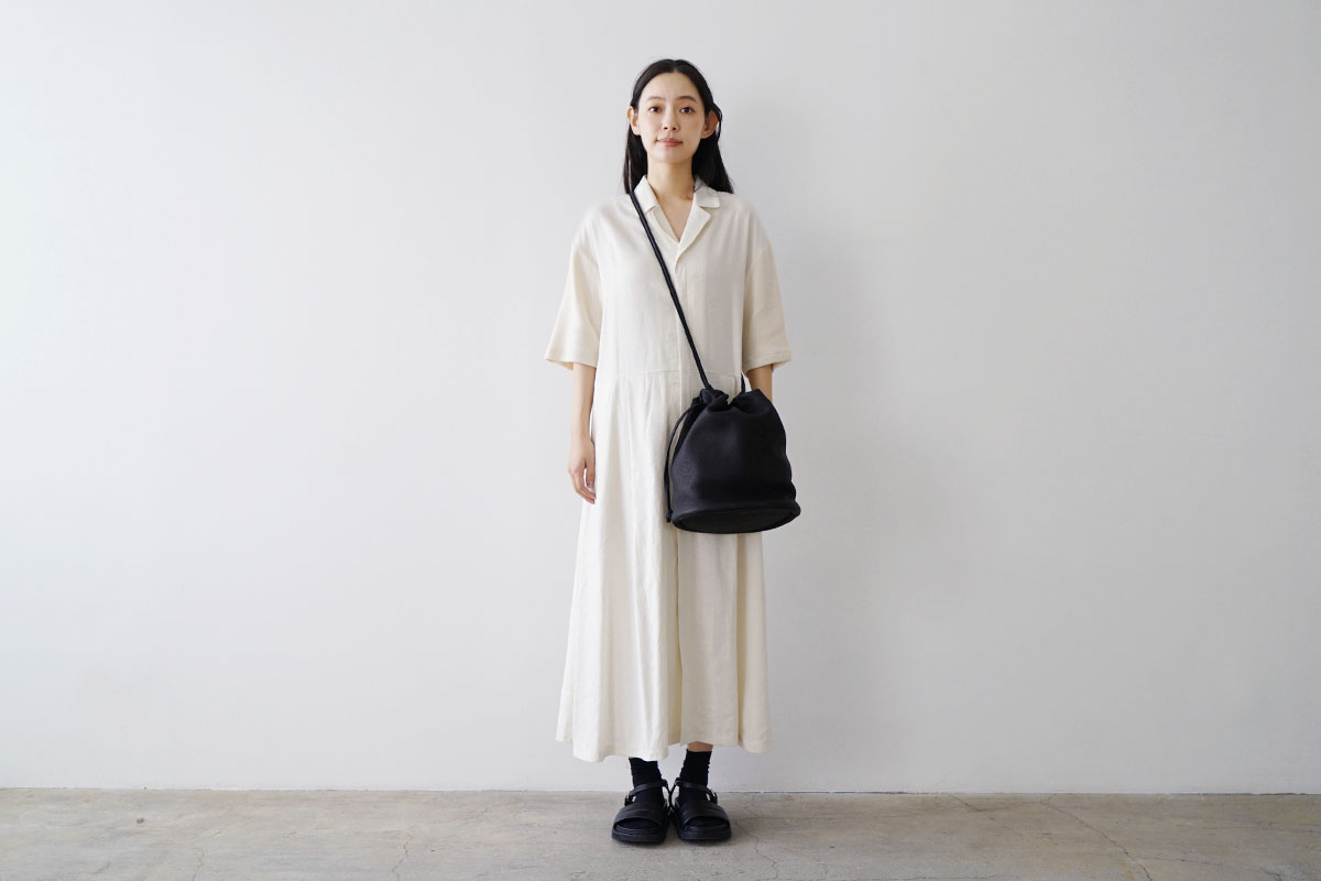 Mochi モチ ellipse bag [black] 鹿革 巾着ショルダーバッグ