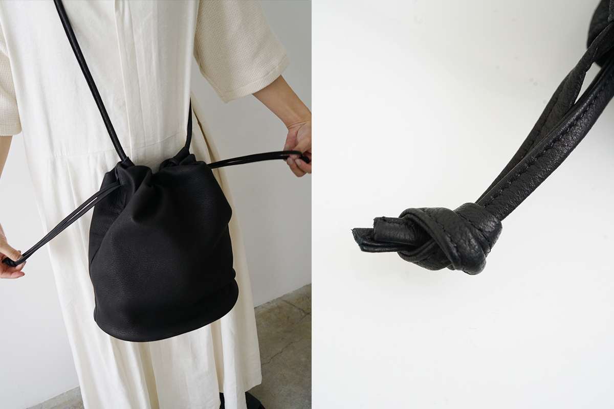 Mochi モチ ellipse bag [black] 鹿革 巾着ショルダーバッグ