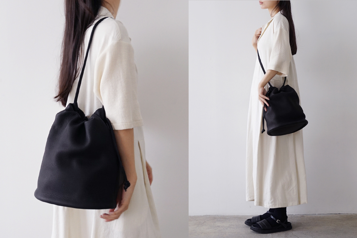 Mochi モチ ellipse bag [black] 鹿革 巾着ショルダーバッグ