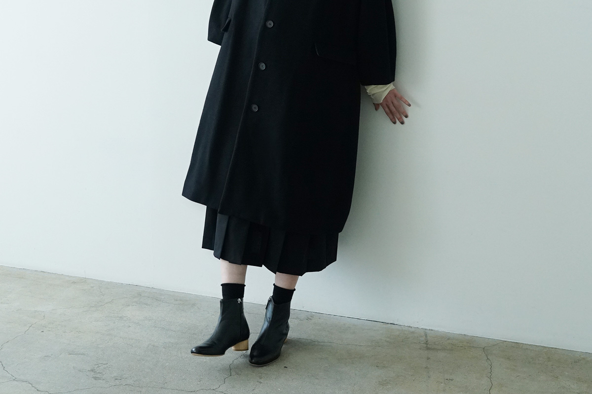 Mochi モチ linen v-neck dress [sand] フレンチリネンVネックドレス
