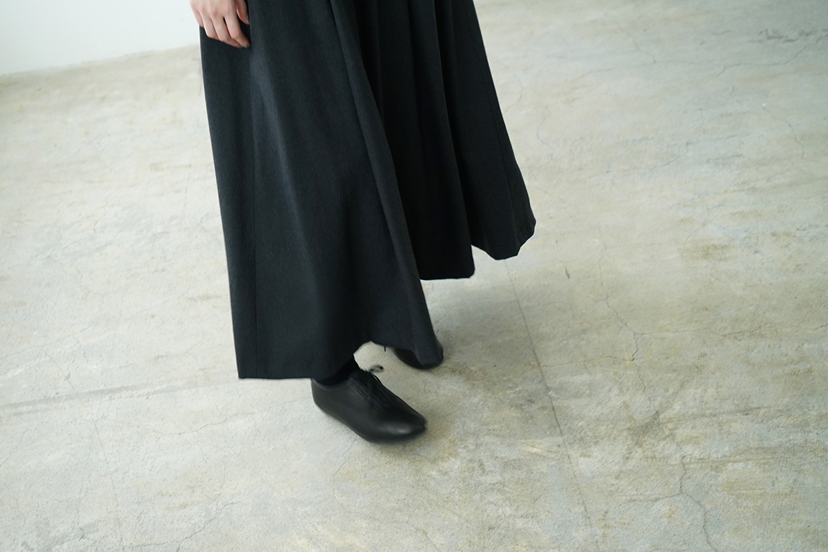 Mochi モチ linen v-neck dress [black] フレンチリネンVネックドレス