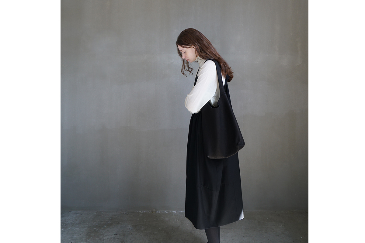 Mochi モチ tall shoulderbag [black/ma-pro-30] 鹿革 ショルダーバッグ 