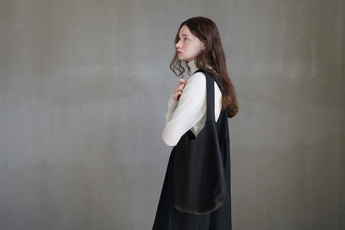 Mochi モチ tall shoulderbag [black/ma-pro-30] 鹿革 ショルダーバッグ 