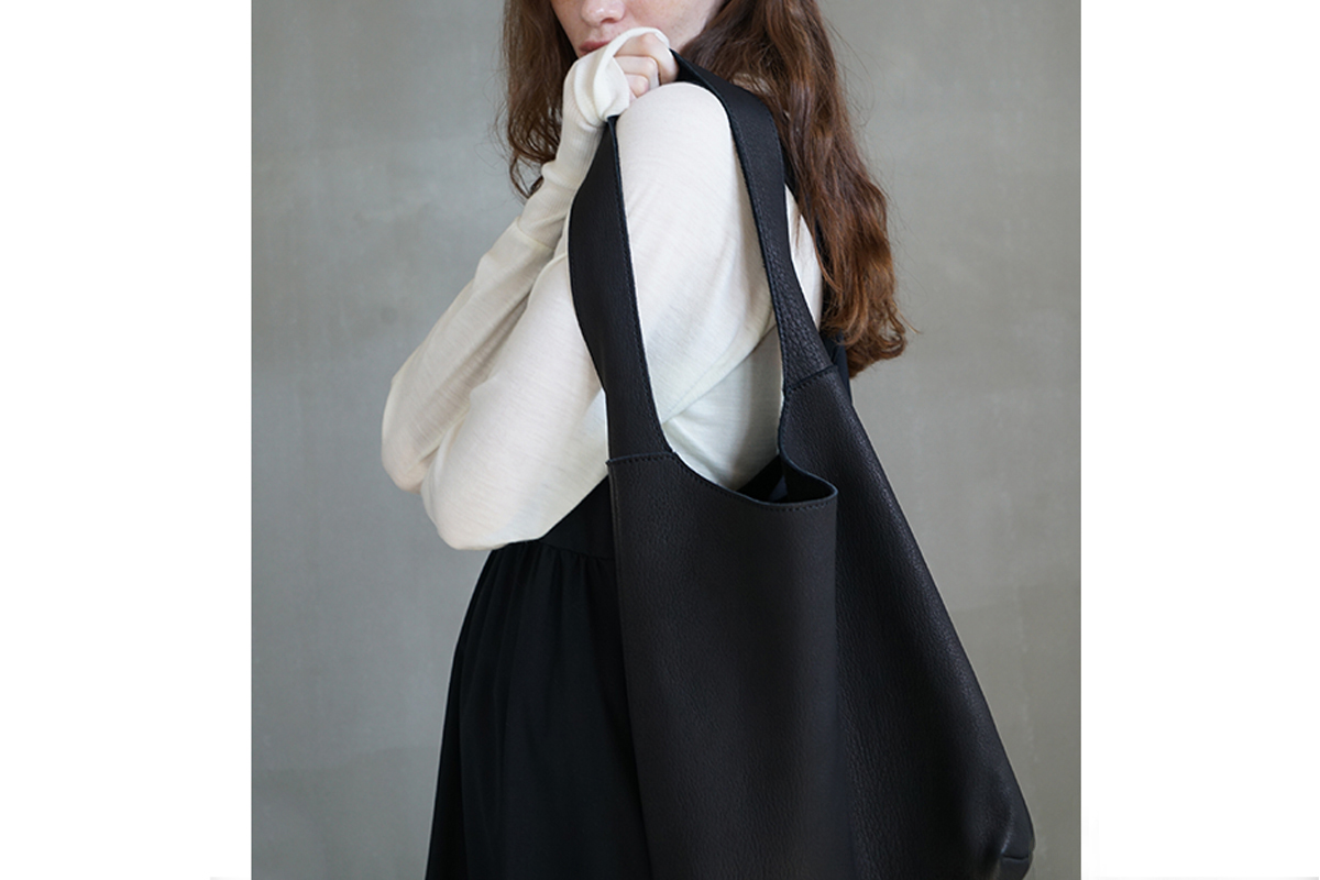 Mochi モチ tall shoulderbag [black/ma-pro-30] 鹿革 ショルダーバッグ 