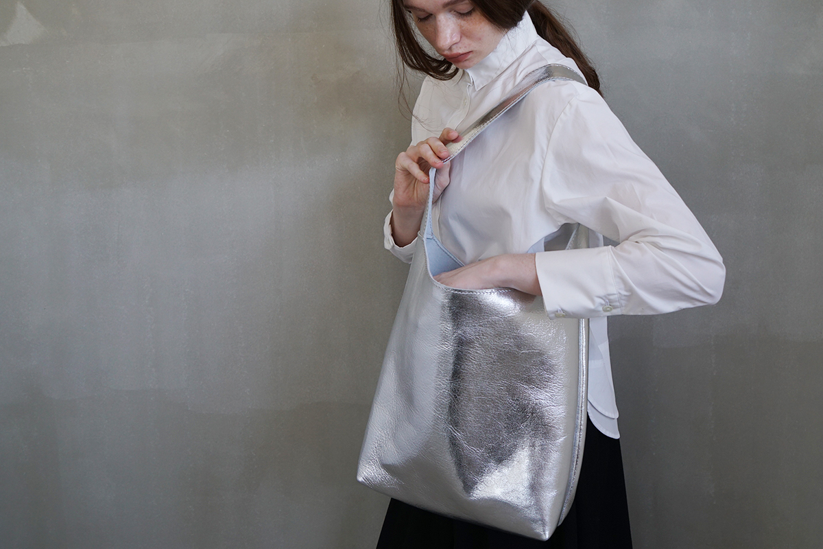 Mochiモチtall shoulderbag [silver/ma-pro-30]鹿革 ショルダーバッグ