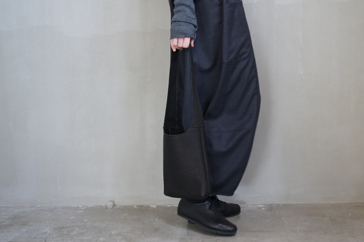 Mochi モチ tall shoulderbag small [black/ma-pro-31] 鹿革 ショルダーバッグ 