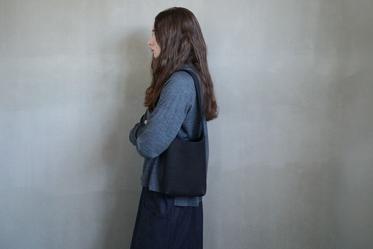 Mochi モチ tall shoulderbag small [black/ma-pro-31] 鹿革 ショルダーバッグ 