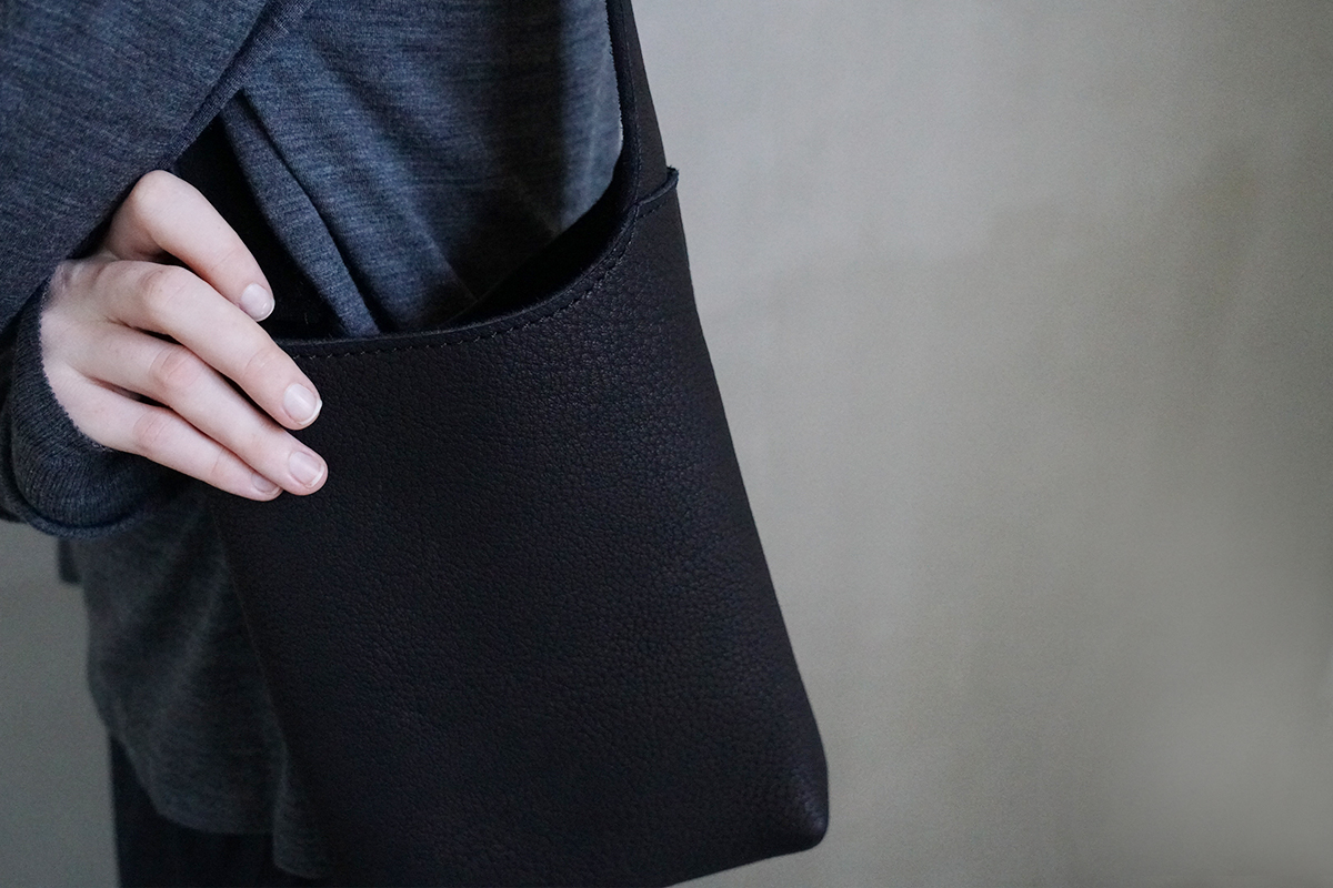 Mochi モチ tall shoulderbag small [black/ma-pro-31] 鹿革 ショルダーバッグ 