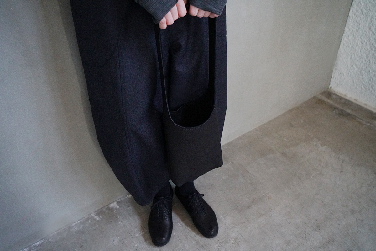 Mochi モチ tall shoulderbag small [black/ma-pro-31] 鹿革 ショルダーバッグ 