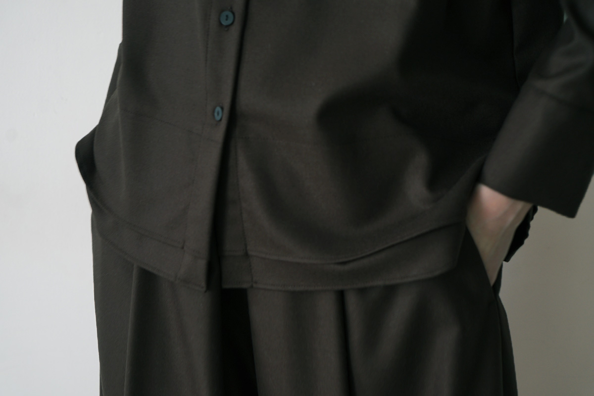 Mochiモチdouble slit shirt [dark mocha/ma25-b-01]