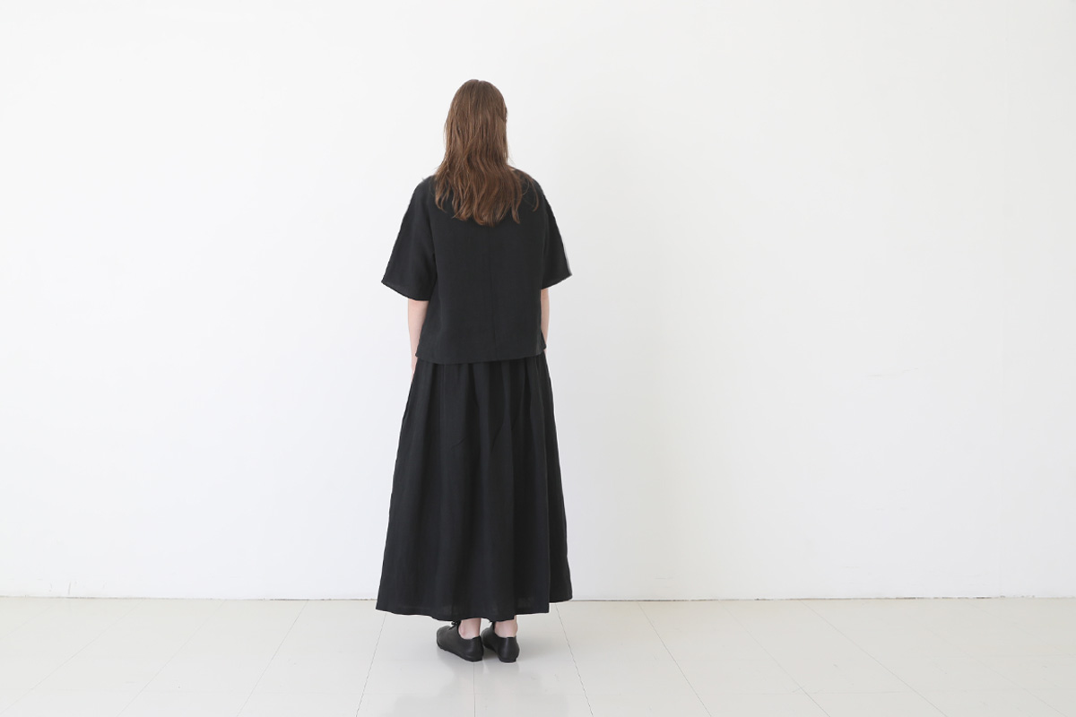 Mochi モチ t-blouse [black]