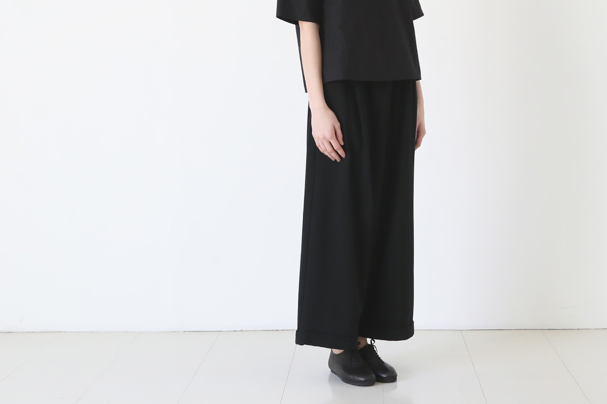 Mochi モチ asymmetry sweatpants [black]