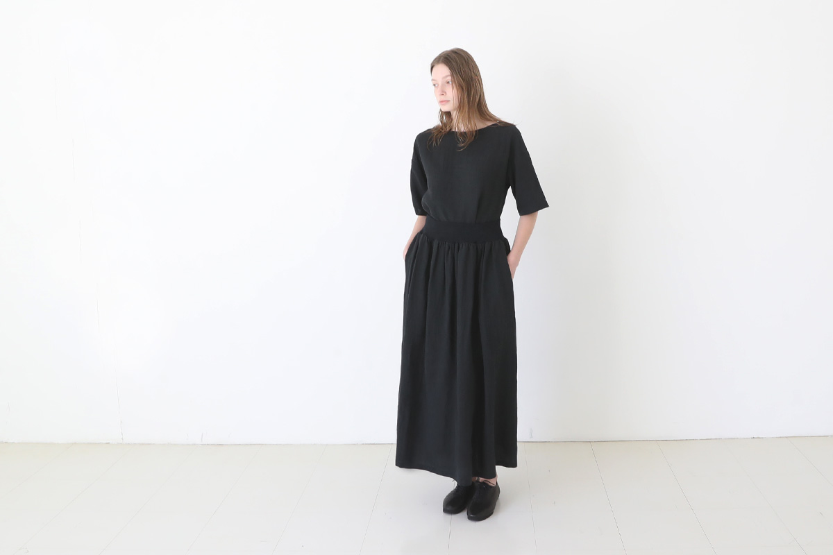 Mochi モチ long skirt [black]