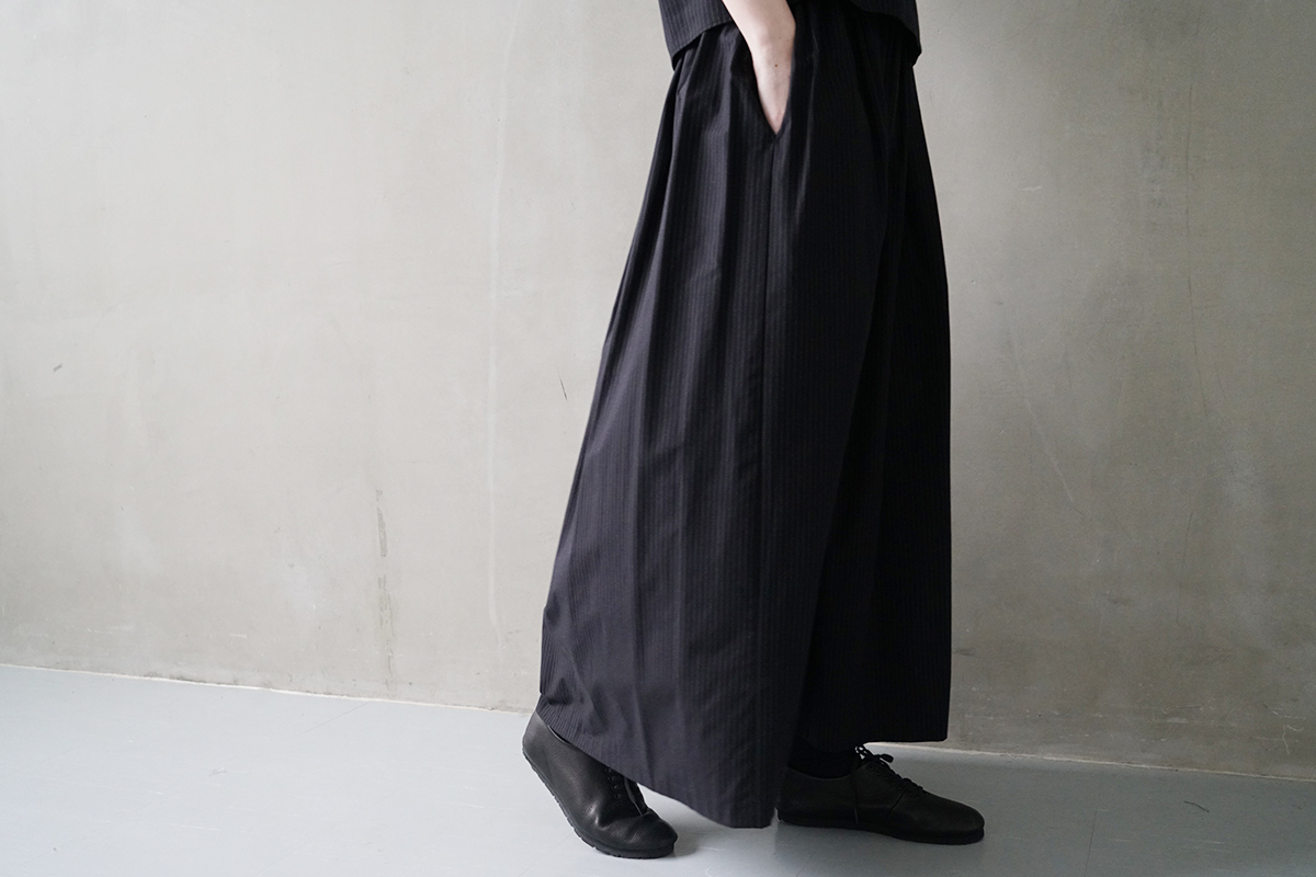 Mochi モチ long skirt [black×striped]