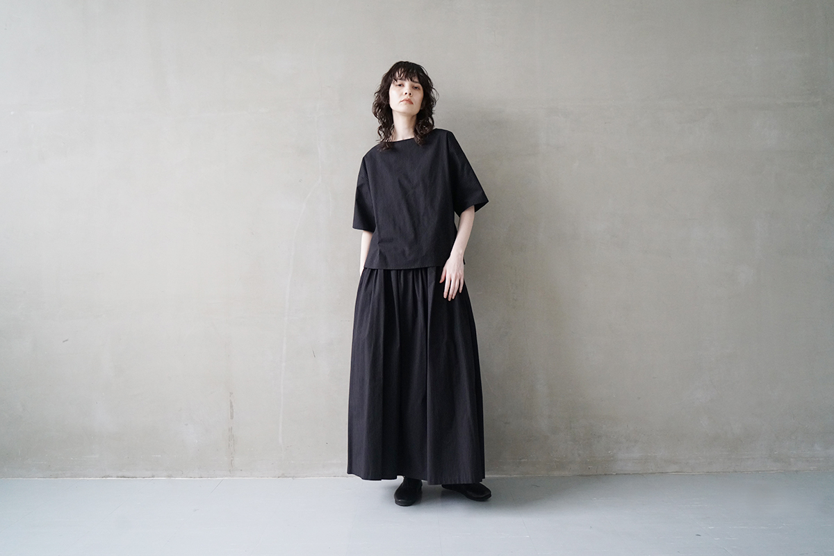 Mochi モチ long skirt [black×striped]