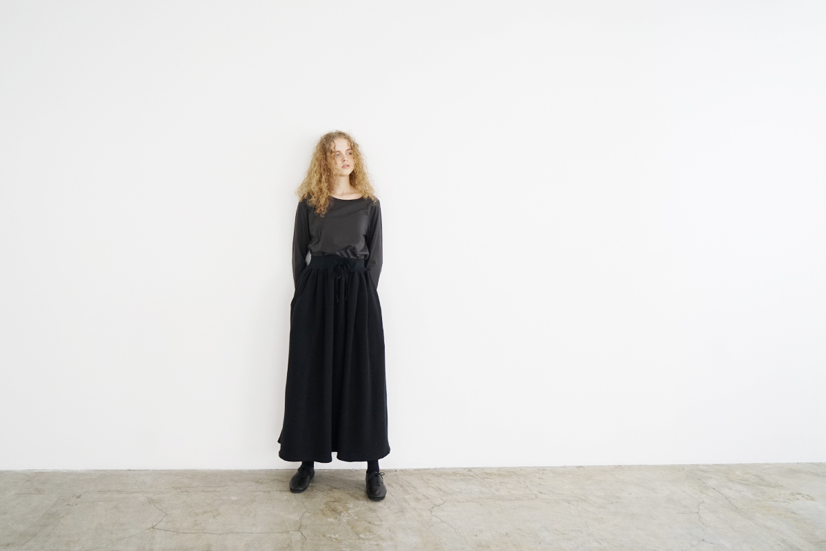 Mochi モチ long skirt [black]