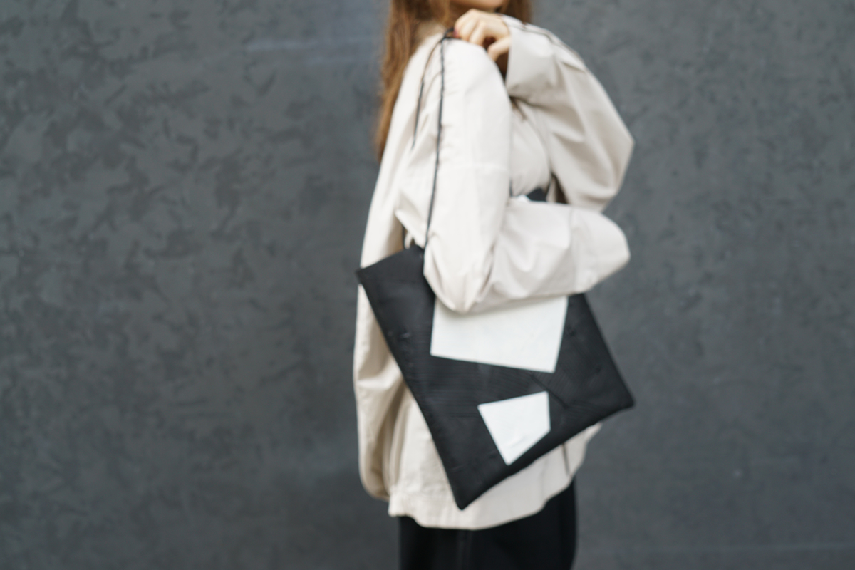 KAGARI YUSUKE 最新作のバッグ、財布を購入できる公式「カガリユウスケ