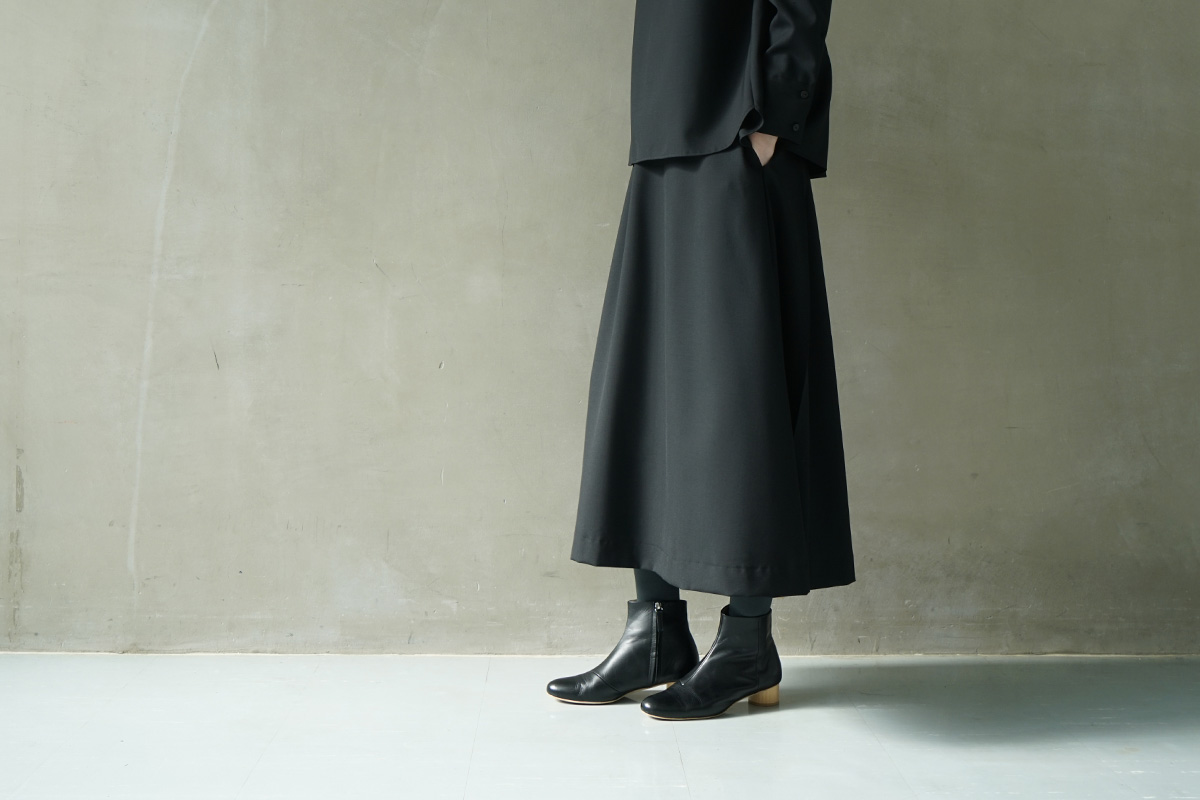 Mochi モチ harf tucked skirt [black]
