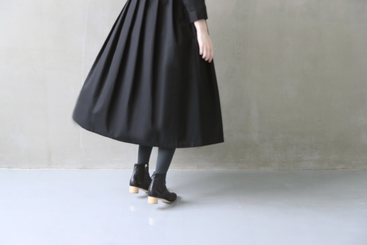 Mochi モチ hight neck tuck dress [black]