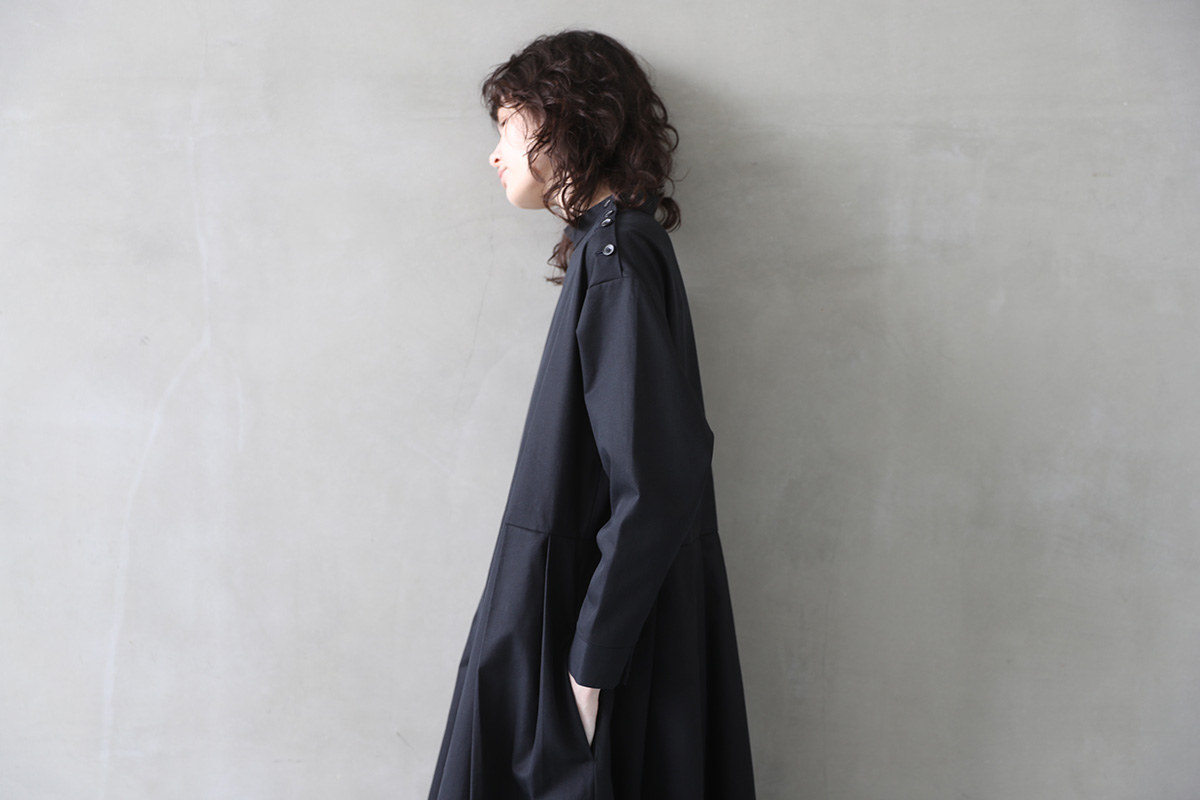 Mochi モチ hight neck tuck dress [black]