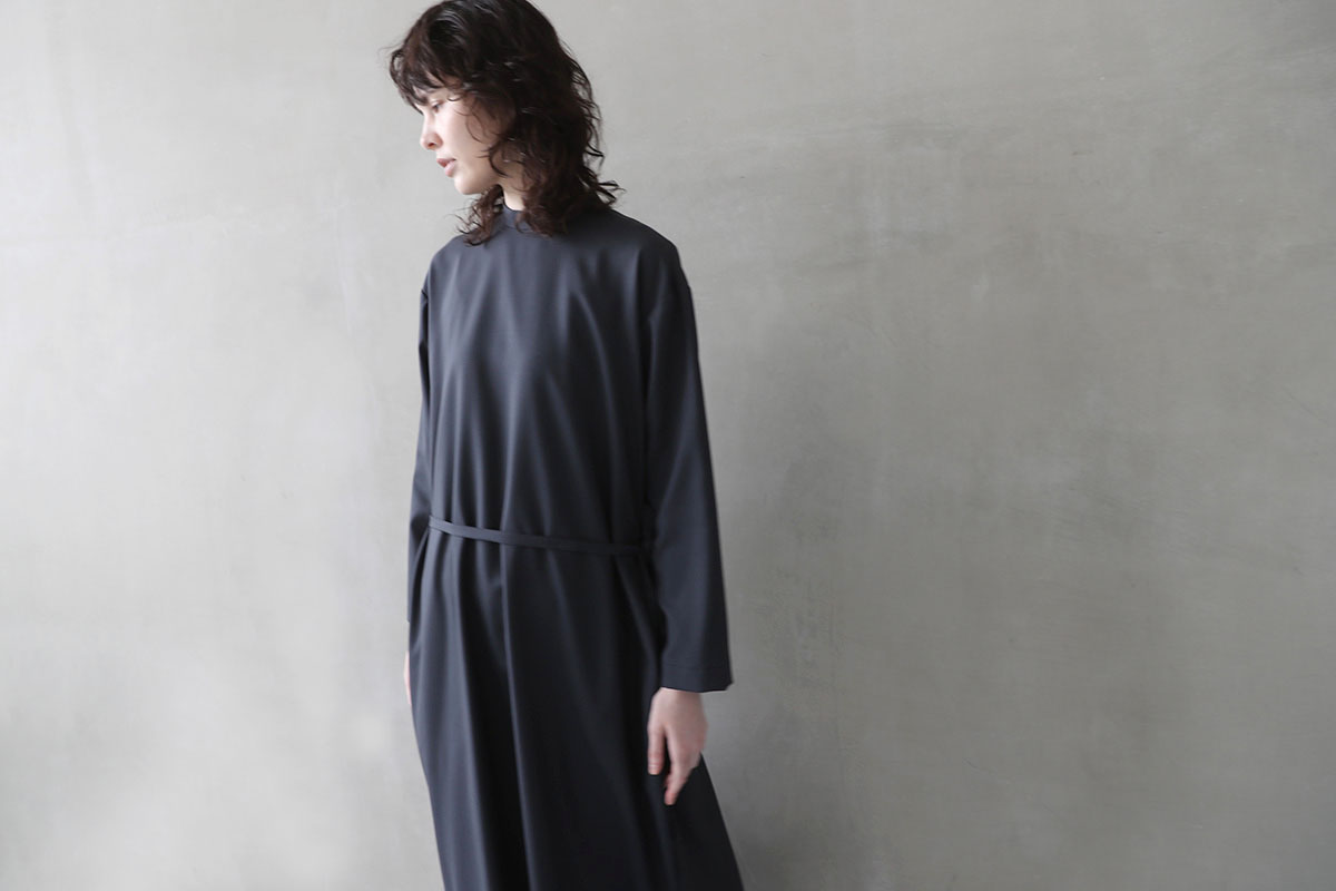 Mochiモチhigh neck dress [dark moss grey]Mochi 最新コレクション 