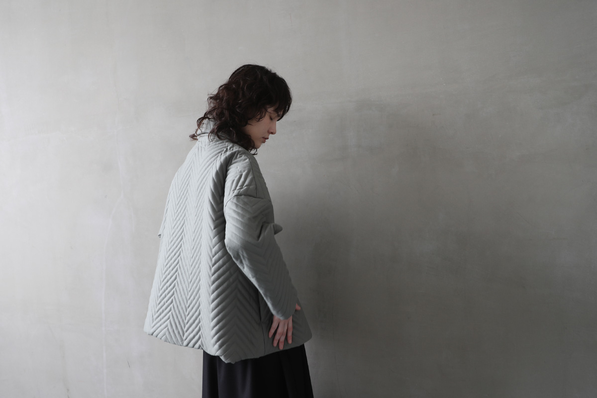 Mochi モチ quilted jacket  [off beige]