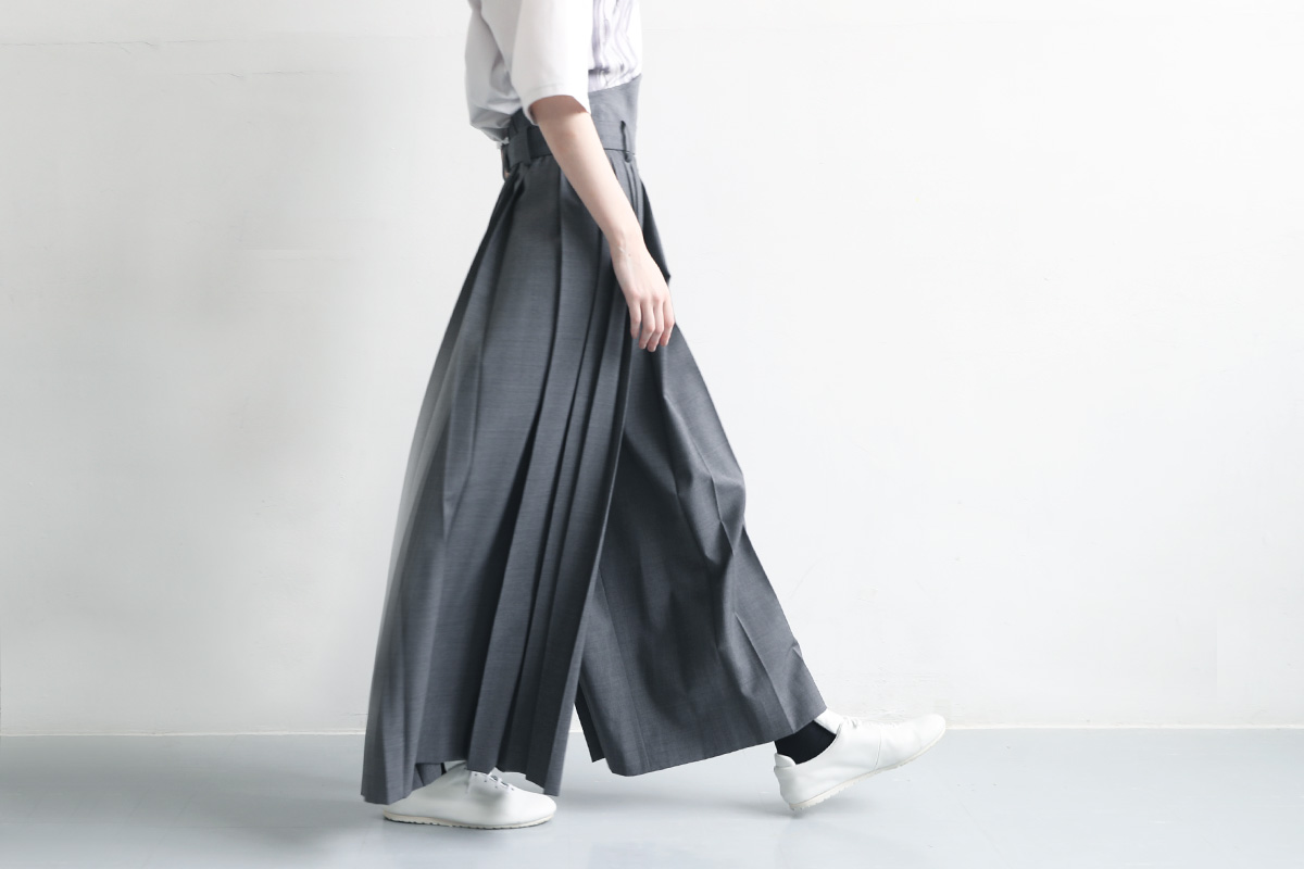 HATRA ハトラ Hak Pleats Pants [grey]