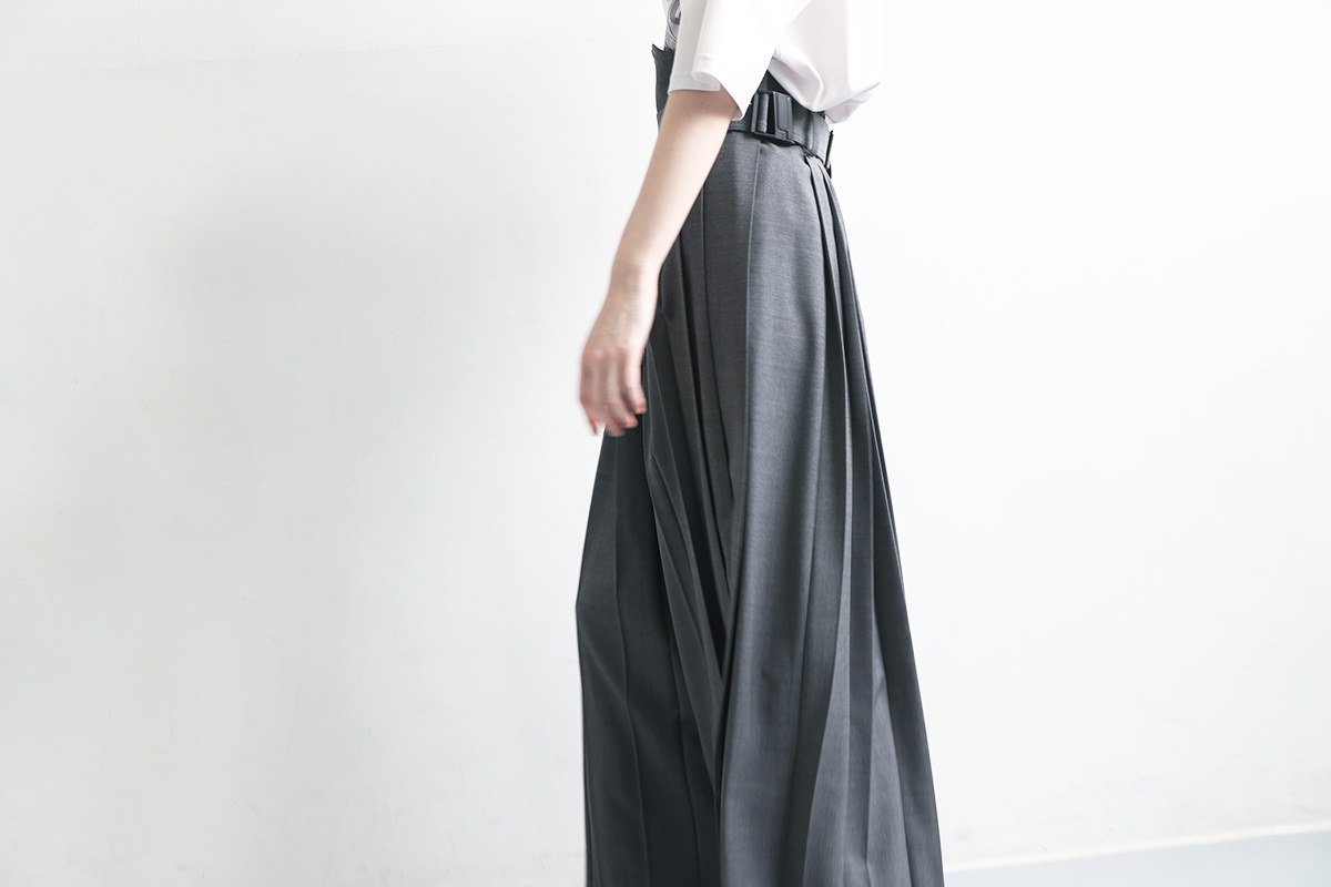 HATRA ハトラ Hak Pleats Pants [grey]