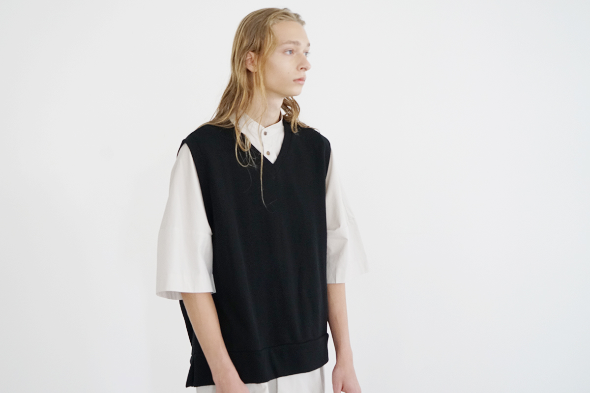 VU ヴウ v vest [BLACK］Vネックベスト vu-s24-t02