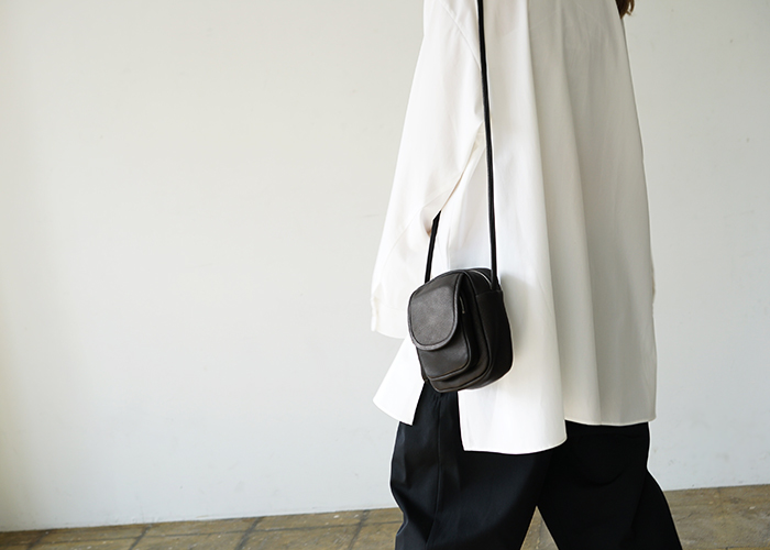 Aeta アエタDA05 SHOULDER POUCH[black]Aeta 最新のバッグなど革