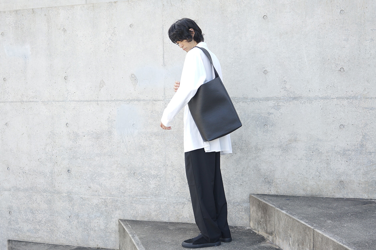 Aeta アエタPG02 SHOULDER M[BLACK]Aeta 最新のバッグなど革アイテムを