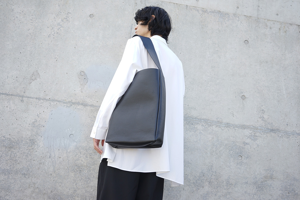 Aeta アエタPG02 SHOULDER M[BLACK]Aeta 最新のバッグなど革アイテムを